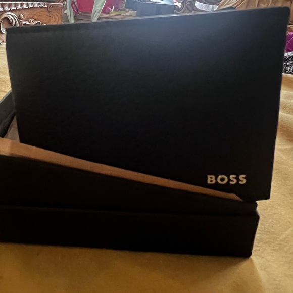 Luxury Black Standard Wallet on Chain - Silver Black Grainedl eather wallet with polished silver logo